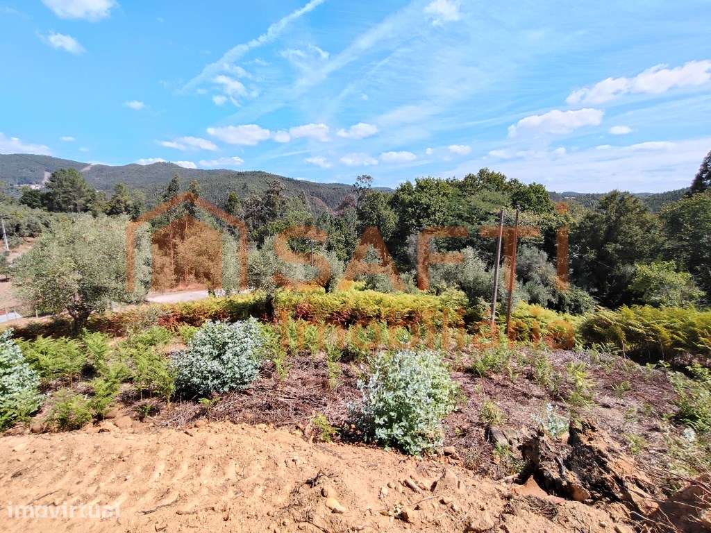 TERRENO COM POSSIBILIDADE DE CONSTRUÇÃO, COM UMA VISTA INFINITA. - Grande imagem: 2/45