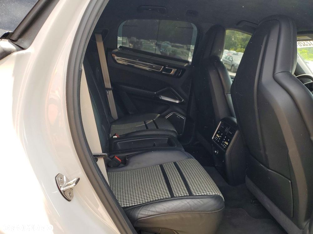 Porsche Cayenne Turbo Tiptronic S - 10