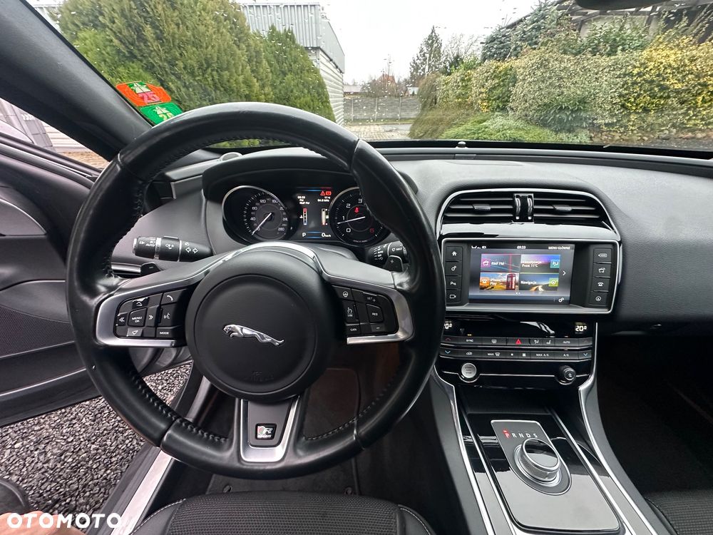 Jaguar XE 20d R-Sport - 15