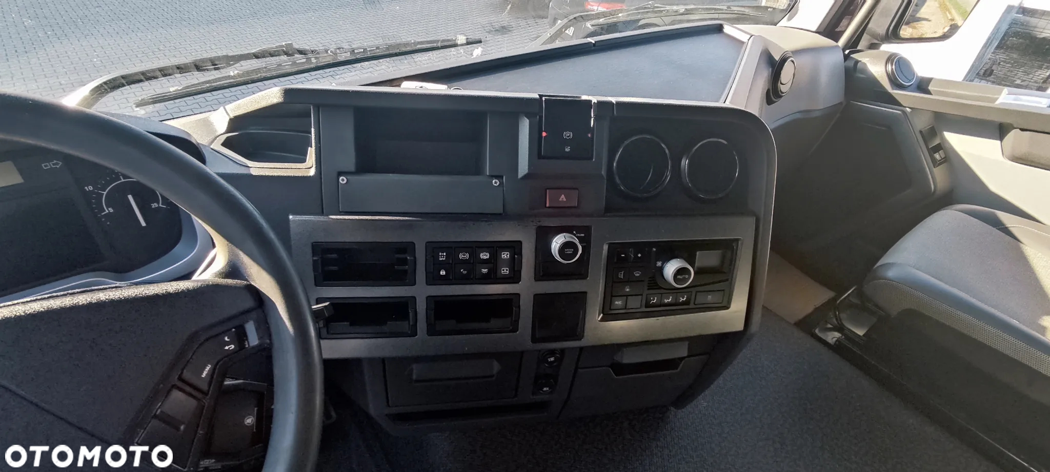 Renault T * LowDeck * - 28