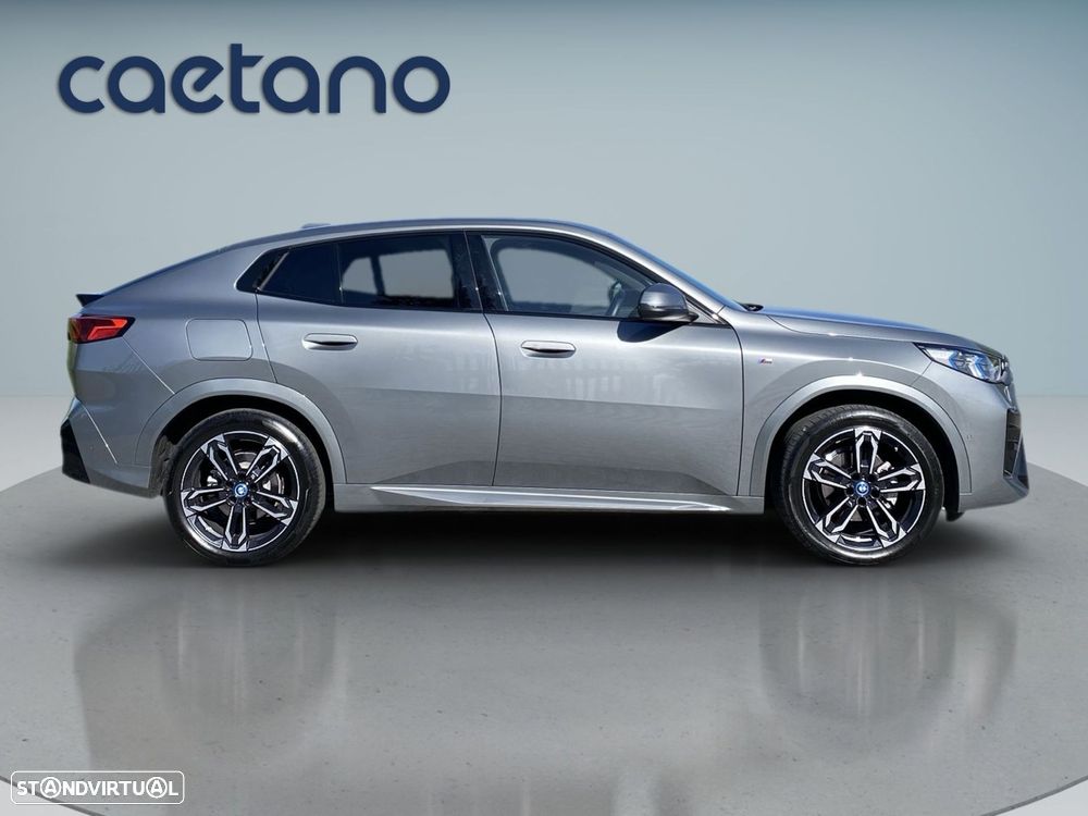BMW iX2 eDrive20 Pack Desportivo M - 23