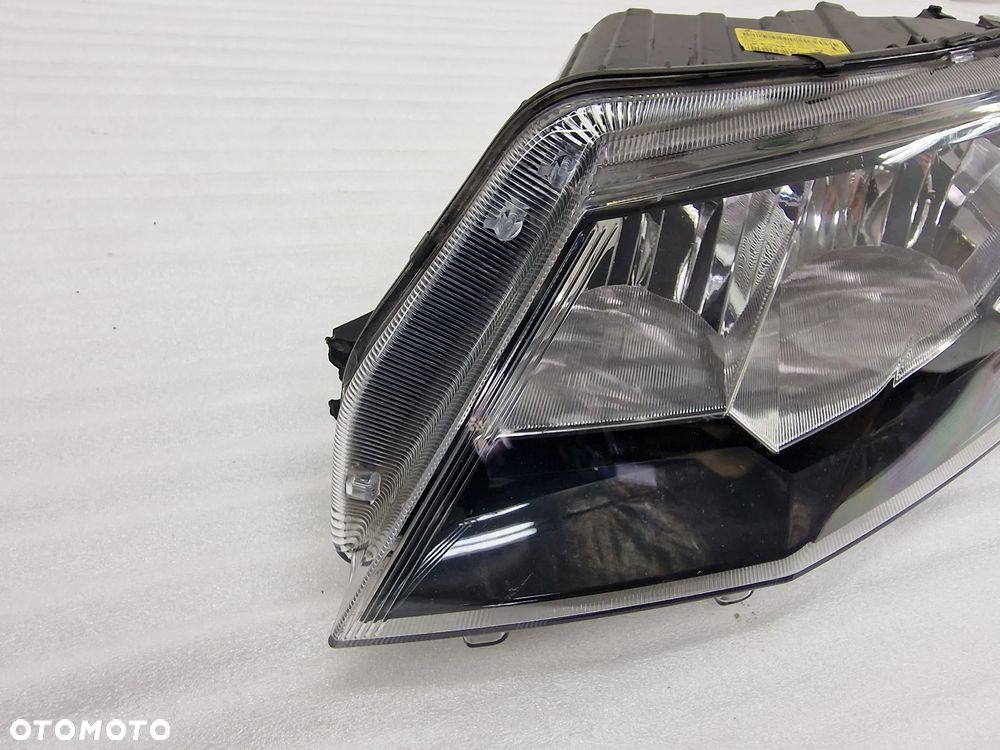 SKODA OCTAVIA III 3 5E0 12- LEWA ZWYKŁA LAMPA PRZEDNIA PRZÓD , NR 5E1941015 , NR AUKCJI LL431 - 3