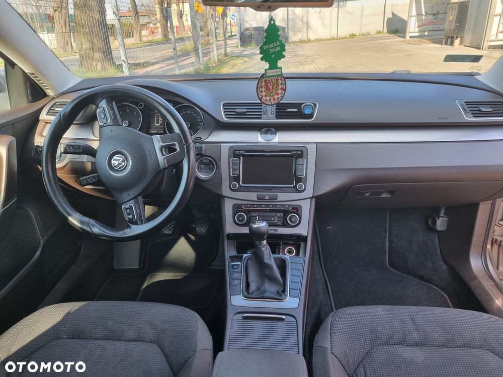 Volkswagen Passat - 17