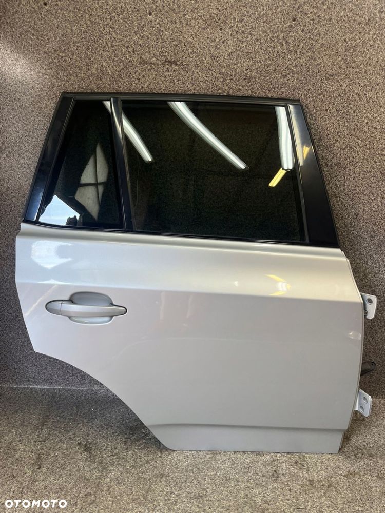 Drzwi prawy tyl tylne klamka 354/7 TITANSILBER METALLIC BMW X3 E83 110umFe - 1