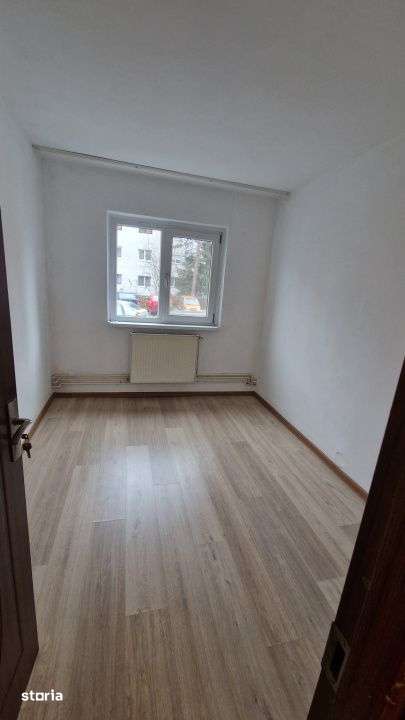 Apartament cu 3 camere decomandate,zona Manastur — fotografia 3