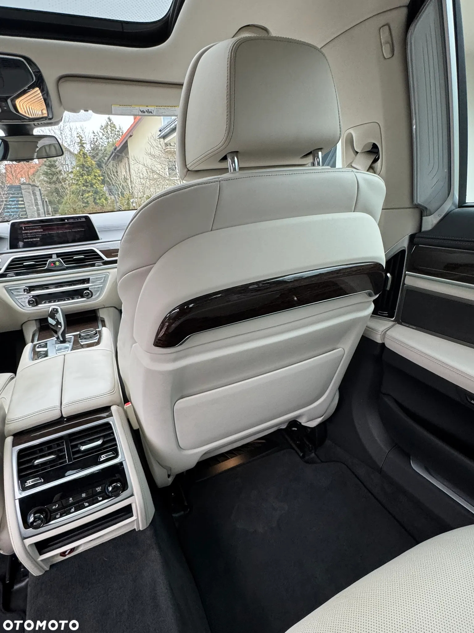 BMW Seria 7 750i xDrive - 35