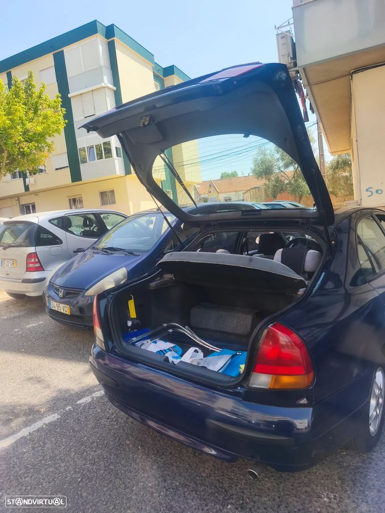 Mitsubishi Carisma Hatchback 1.6 GLX ABS - 5