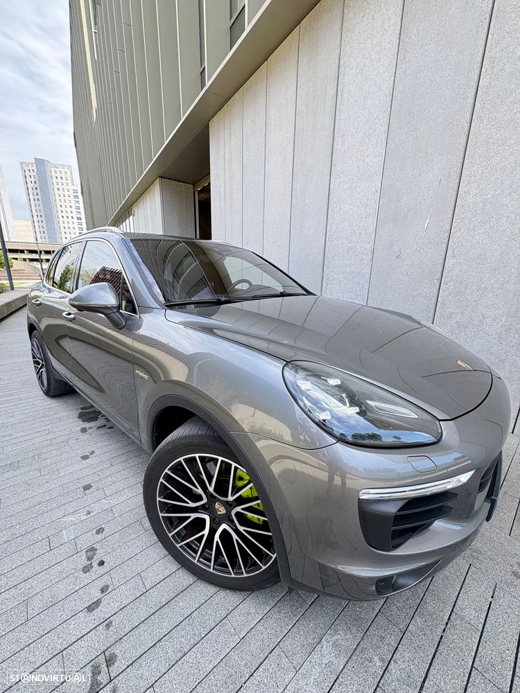 Porsche Cayenne S - 1