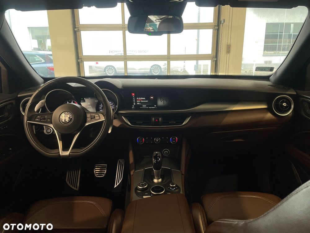 Alfa Romeo Stelvio 2.0 Turbo Sprint Q4 - 13