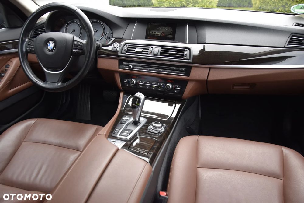 BMW Seria 5 520d xDrive - 23