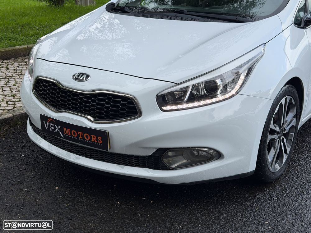 Kia Ceed SW 1.6 CRDi 128 ISG Dream Team Edition - 14