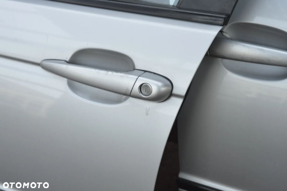 BMW E46 SEDAN / TOURING / KOMBI ORYGINALNE KOMPLETNE DRZWI PRZEDNIE LEWE / PRAWE EUROPA W KOLORZE TITANSILBER 354/7 O NR. 41 51 7 034 151 / 41 51 7 034 152 OEM W DOBRYM STANIE - 8