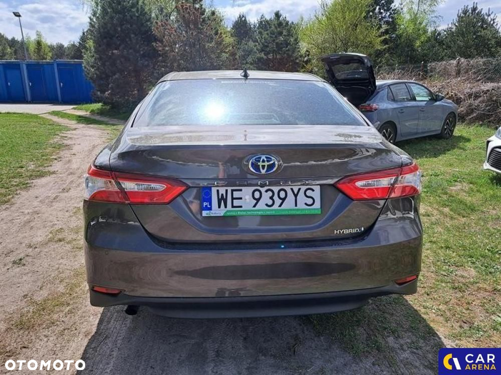 Toyota Camry - 4