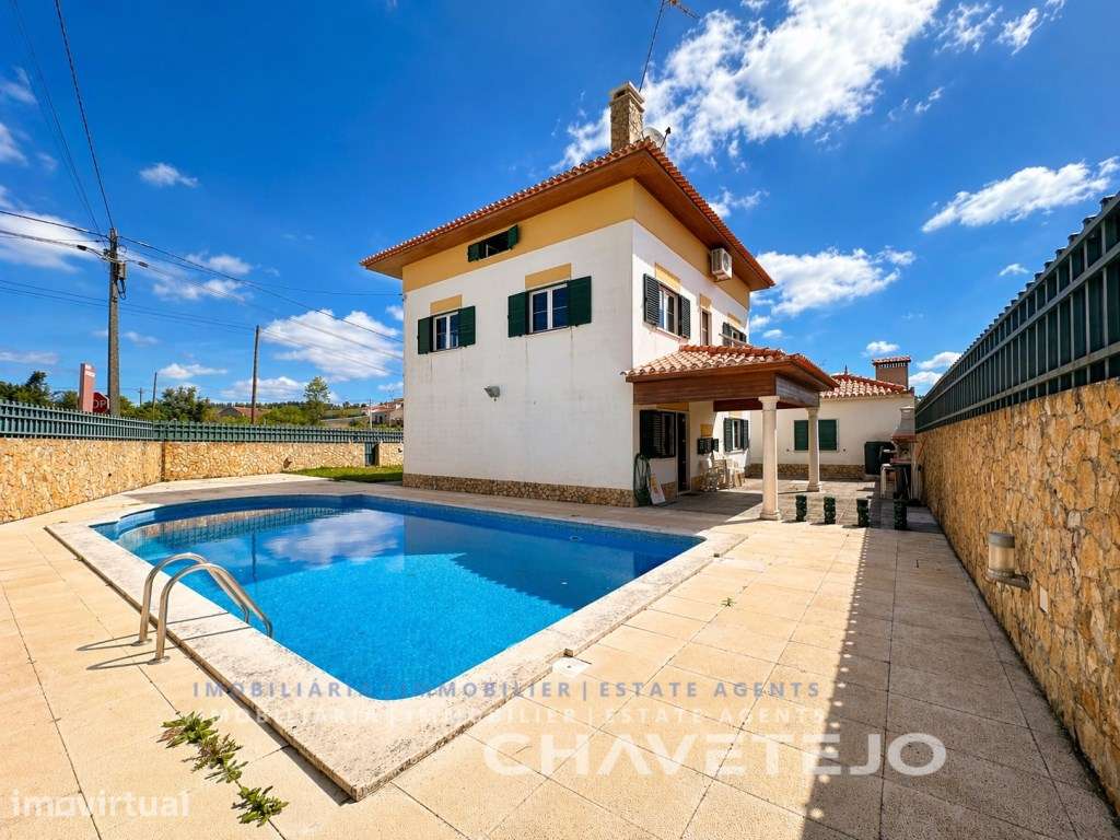 Moradia V4 com garagem e piscina a 7 km de Tomar e de praia fluvial... - Grande imagem: 3/36