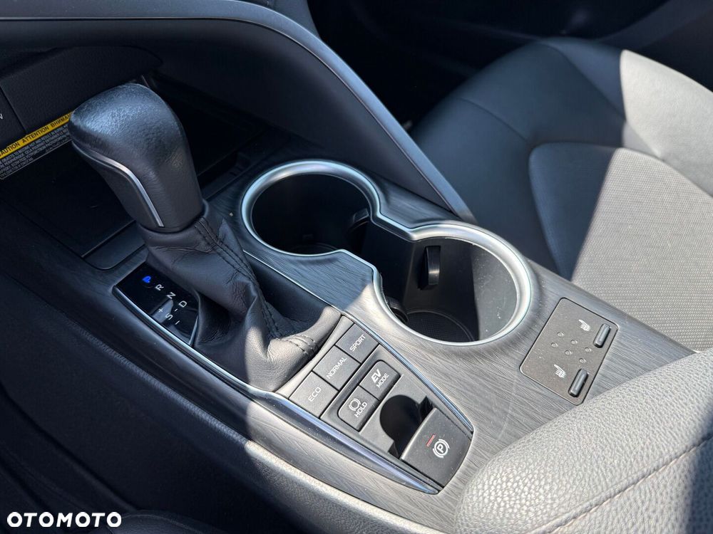 Toyota Camry 2.5 Hybrid Executive CVT - 25