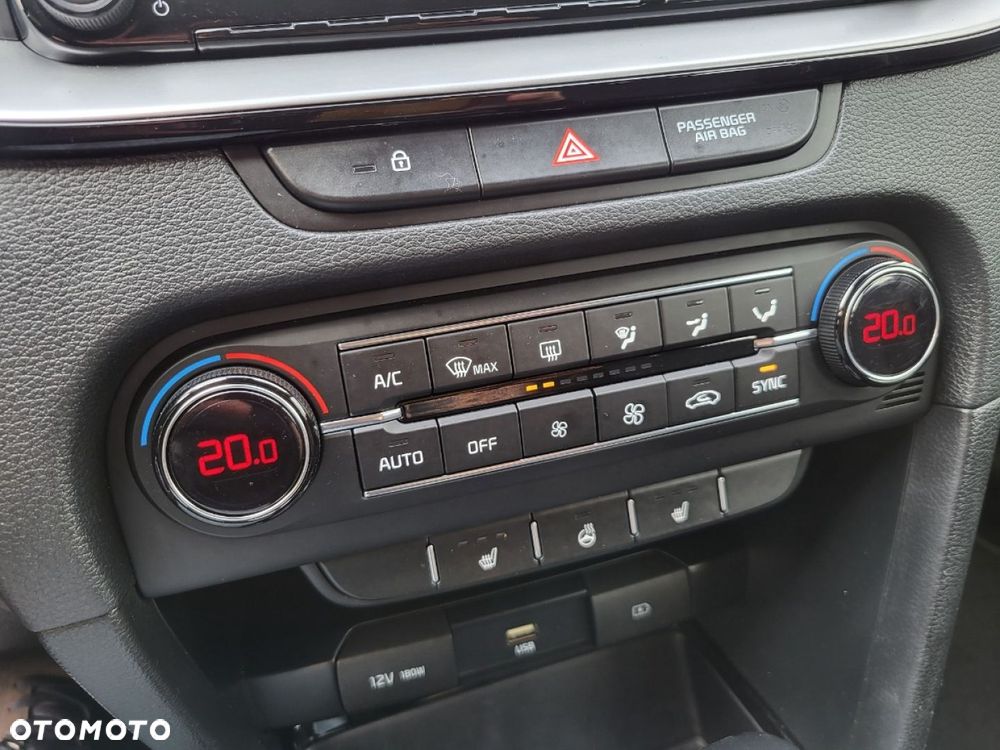 Kia Ceed - 11