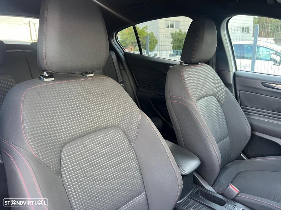 Ford Focus 1.0 EcoBoost MHEV ST-Line - 5