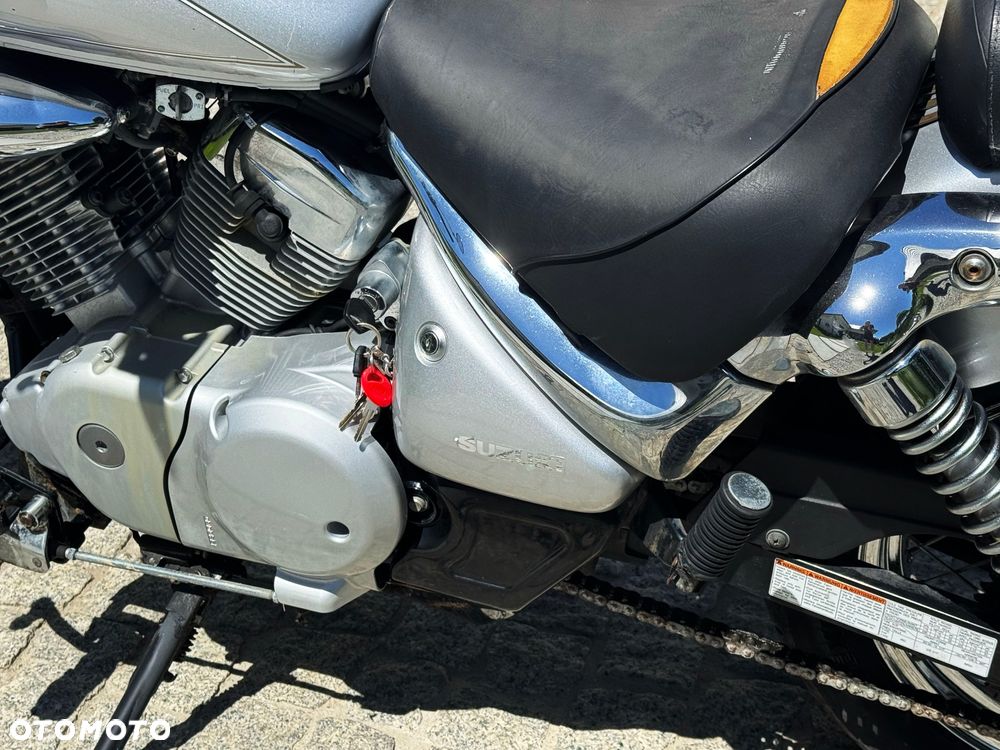 Suzuki Intruder - 16