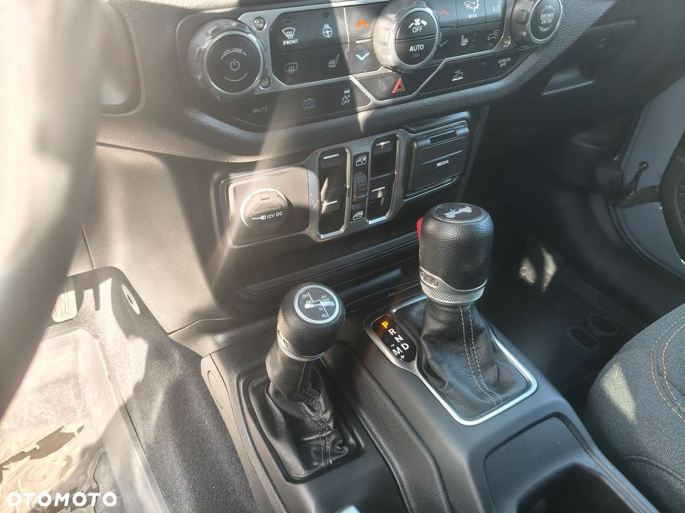 Jeep Wrangler Unlimited GME 2.0 Turbo Sahara - 15