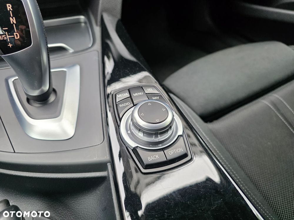 BMW Seria 3 318d Sport Line - 18
