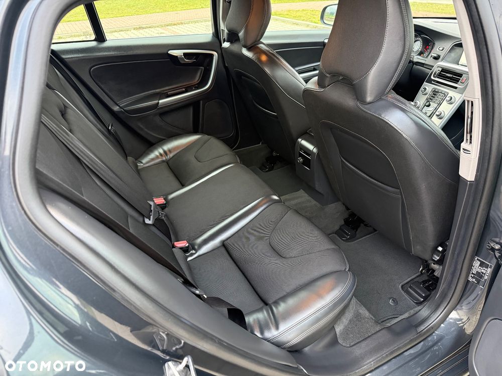 Volvo V60 D2 Momentum - 9