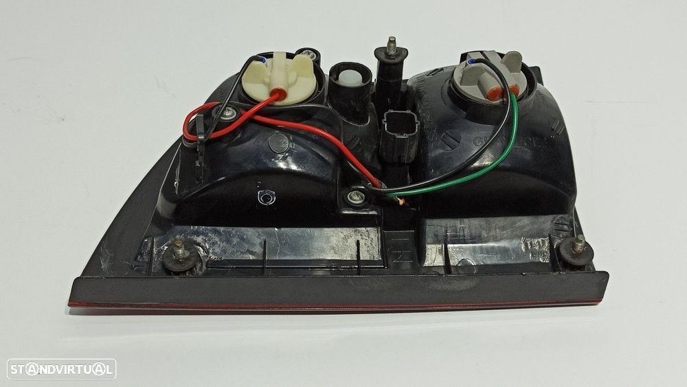 FAROLIM TRASEIRO ESQUERDO SSANGYONG KYRON 200 XDI LIMITED - 2