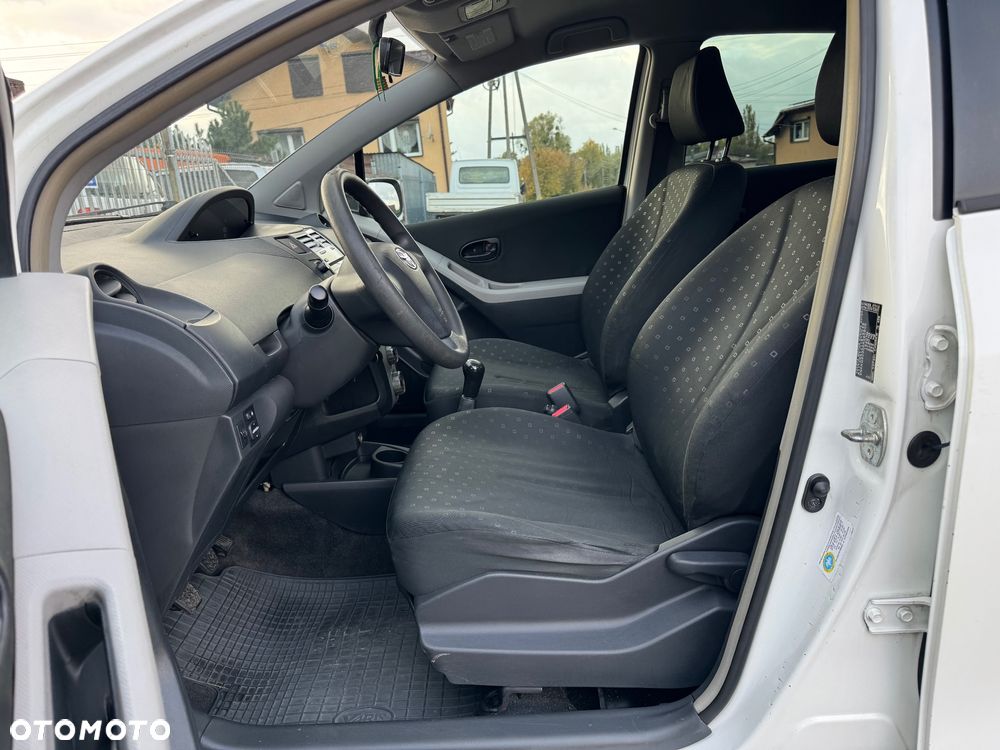Toyota Yaris 1.0 Terra A/C - 11