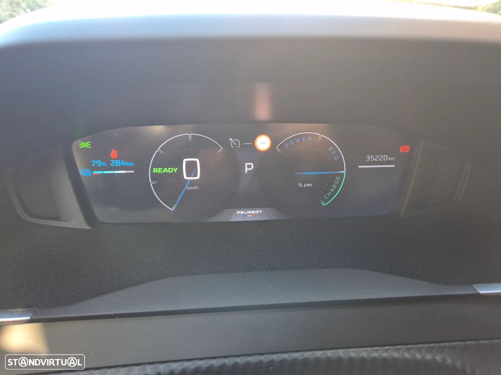 Peugeot e-2008 Allure - 15