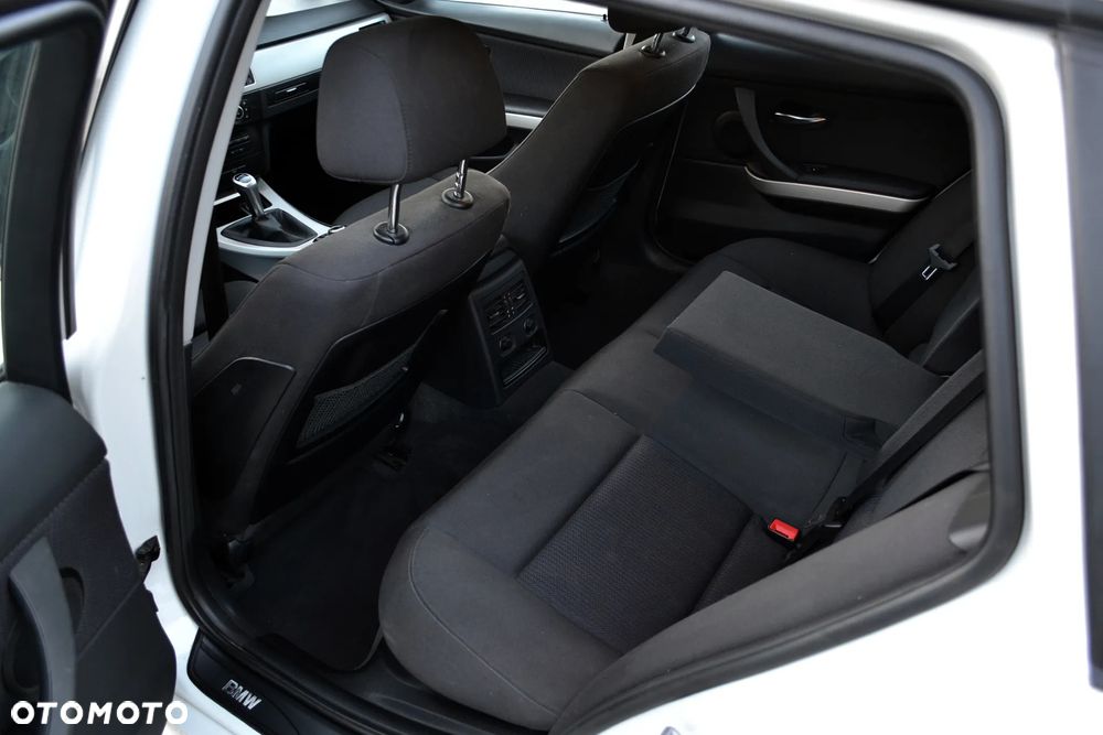 BMW Seria 3 320d DPF - 14