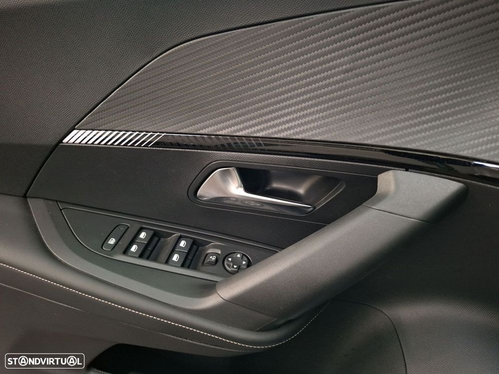 Peugeot 2008 1.2 PureTech Allure - 21