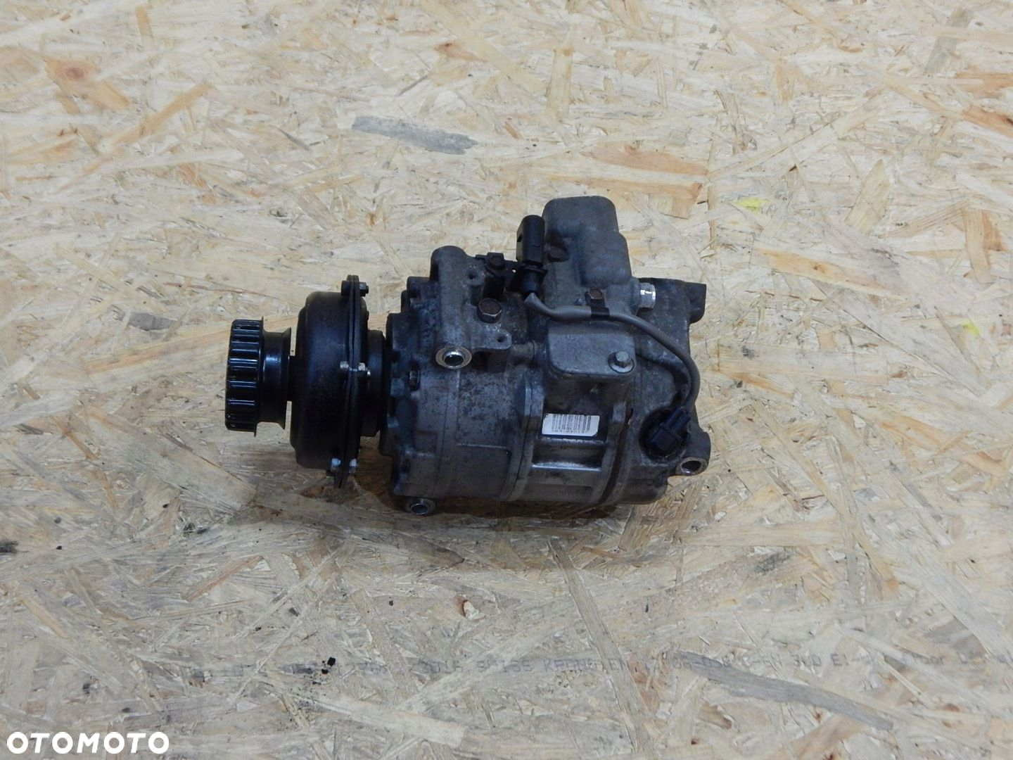 VW T5 sprężarka kompresor klimatyzacji 2.5 TDI 7H0820805H - 3