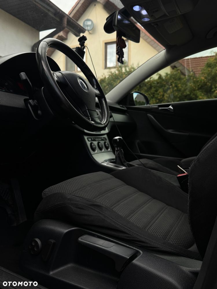 Volkswagen Passat 2.0 TDI Highline - 12