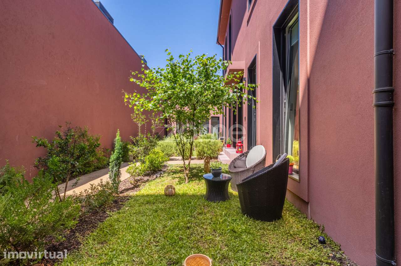 T3 triplex semi-novo com garagem e arrumos - Cond. Terracotta, Porto - Grande imagem: 2/40