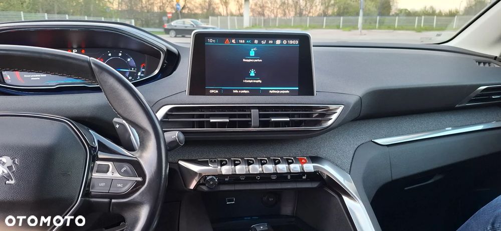 Peugeot 3008 1.6 BlueHDi Allure S&S EAT6 - 28