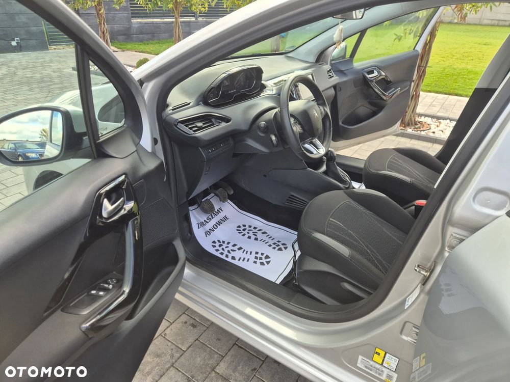 Peugeot 208 - 19