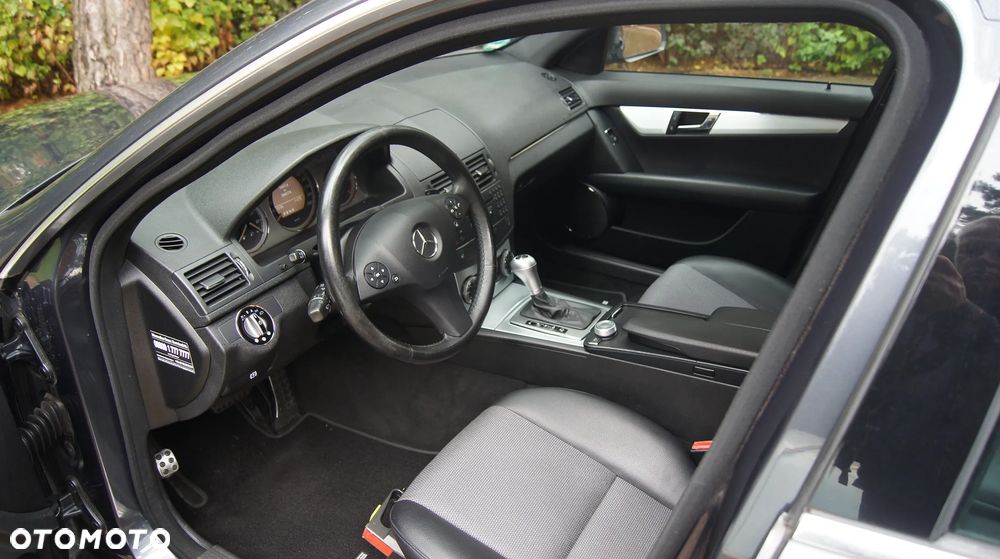 Mercedes-Benz Klasa C 220 T CDI DPF Automatik Avantgarde - 11