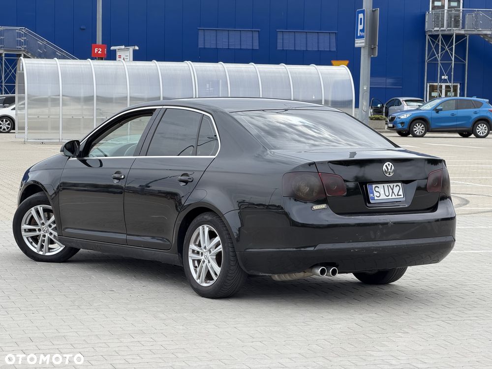 Volkswagen Jetta - 5