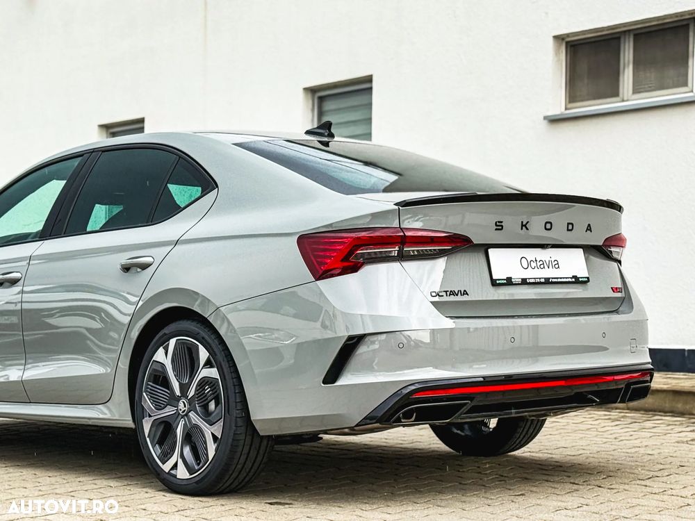 Skoda Octavia 2.0 TSI 265 CP DSG RS - 33