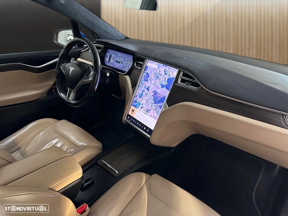 Tesla Model X 90D - 8
