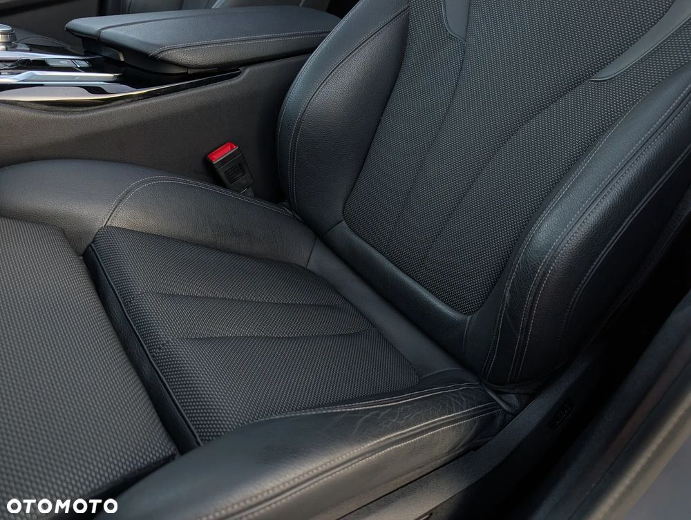 BMW Seria 5 520d Sport Line - 22