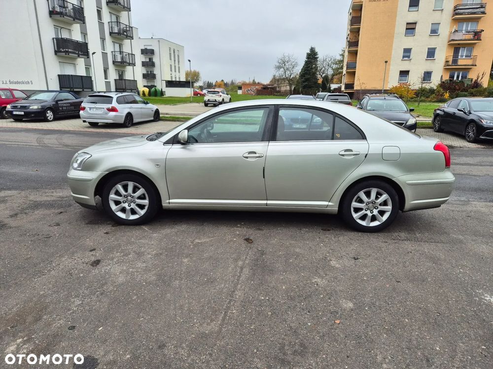 Toyota Avensis 2.2 D-4D Prestige Gold - 4