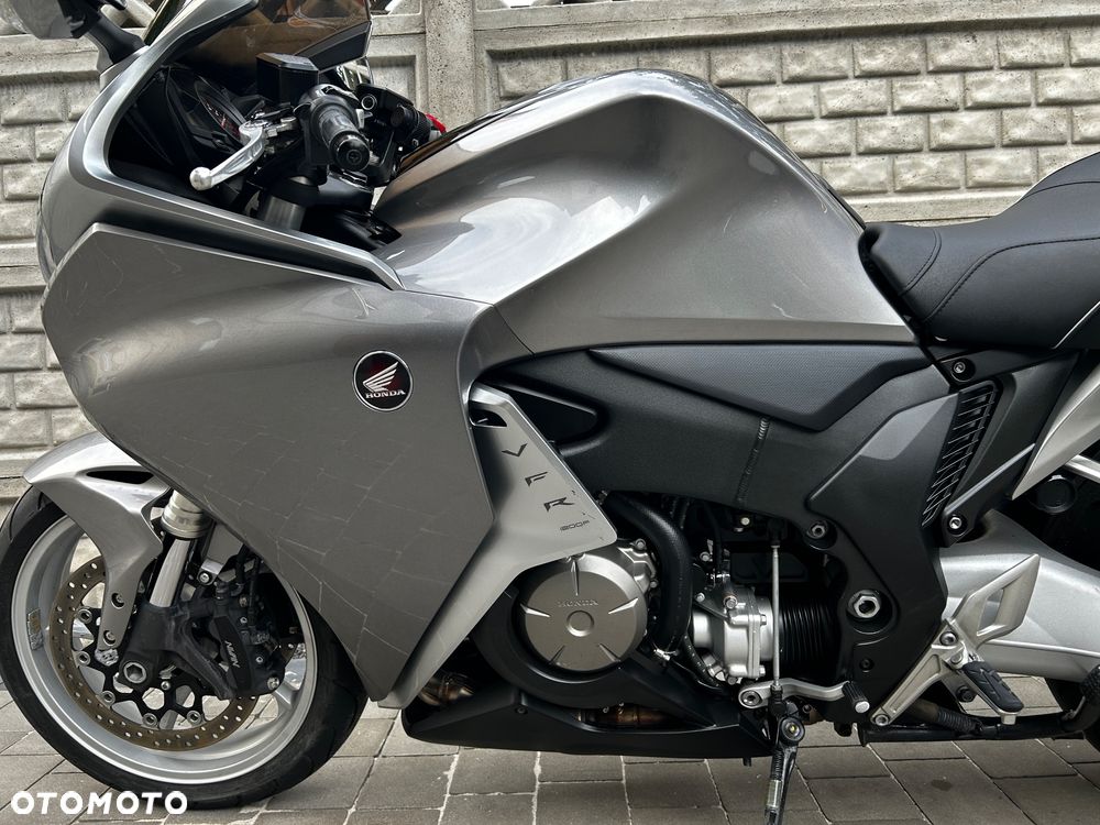 Honda VFR - 15
