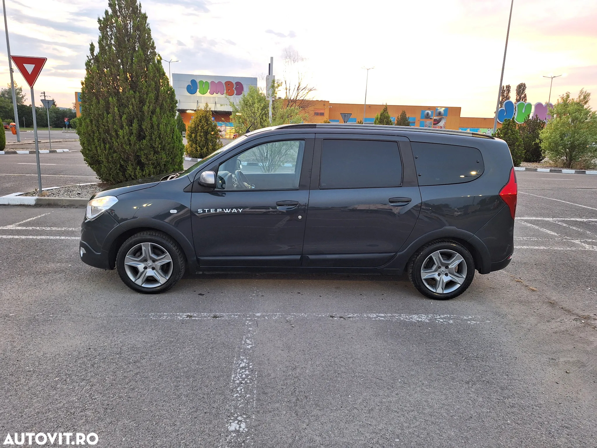 Dacia Lodgy dCi 110 Stepway - 11