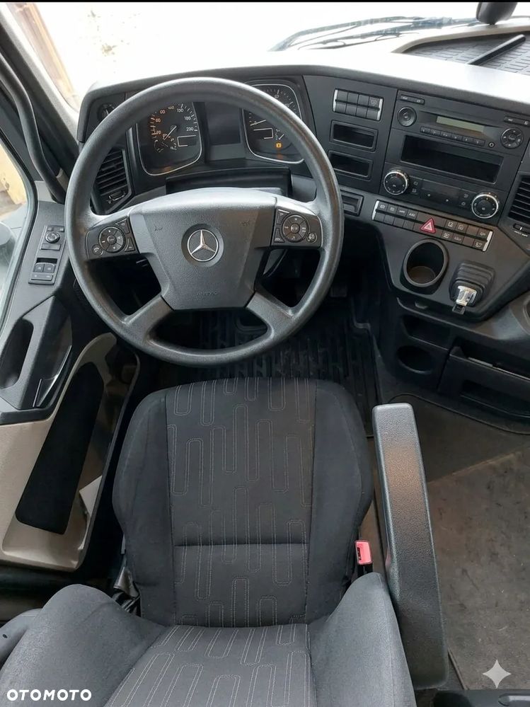 Mercedes-Benz Actros - 3