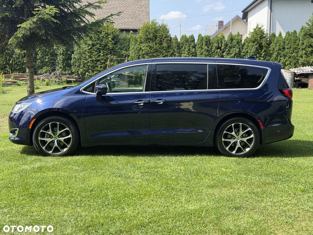 Chrysler Pacifica - 2