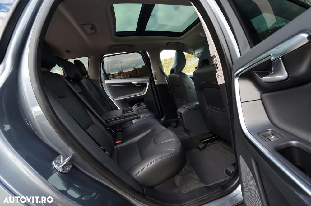 Volvo XC 60 D5 AWD Geartronic Summum - 27
