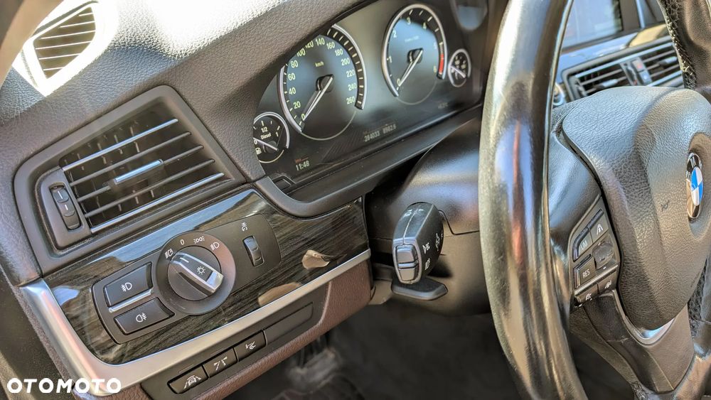 BMW Seria 5 520d Touring Luxury Line - 2