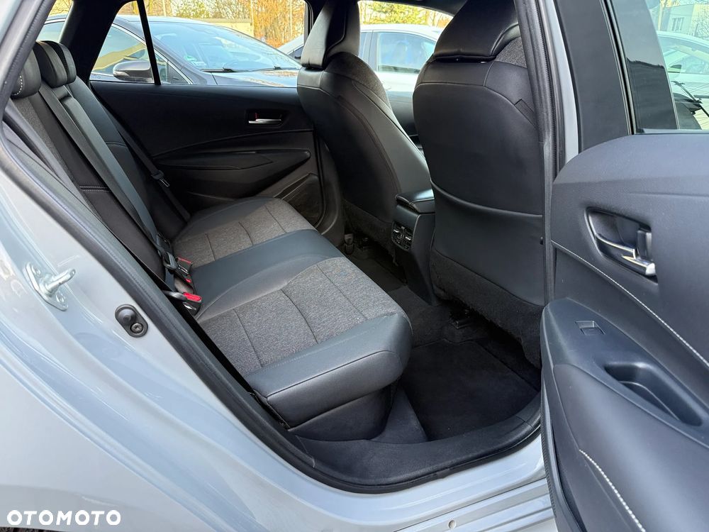 Toyota Corolla 2.0 Hybrid Executive - 16