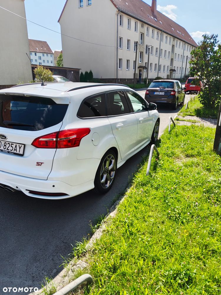 Ford Focus 2.0 TDCi ST - 8