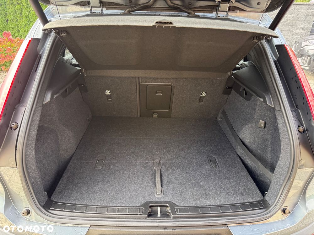 Volvo XC 40 D3 AWD Momentum Pro - 32